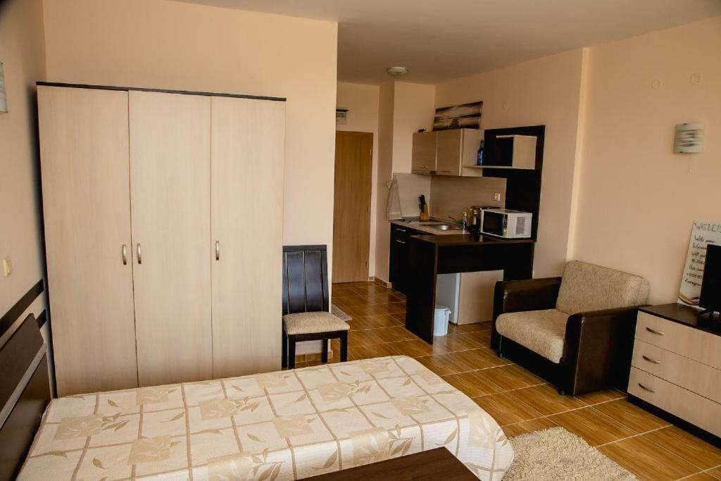 Bright Studio With Parking & Pool Sveti Vlas Exterior foto